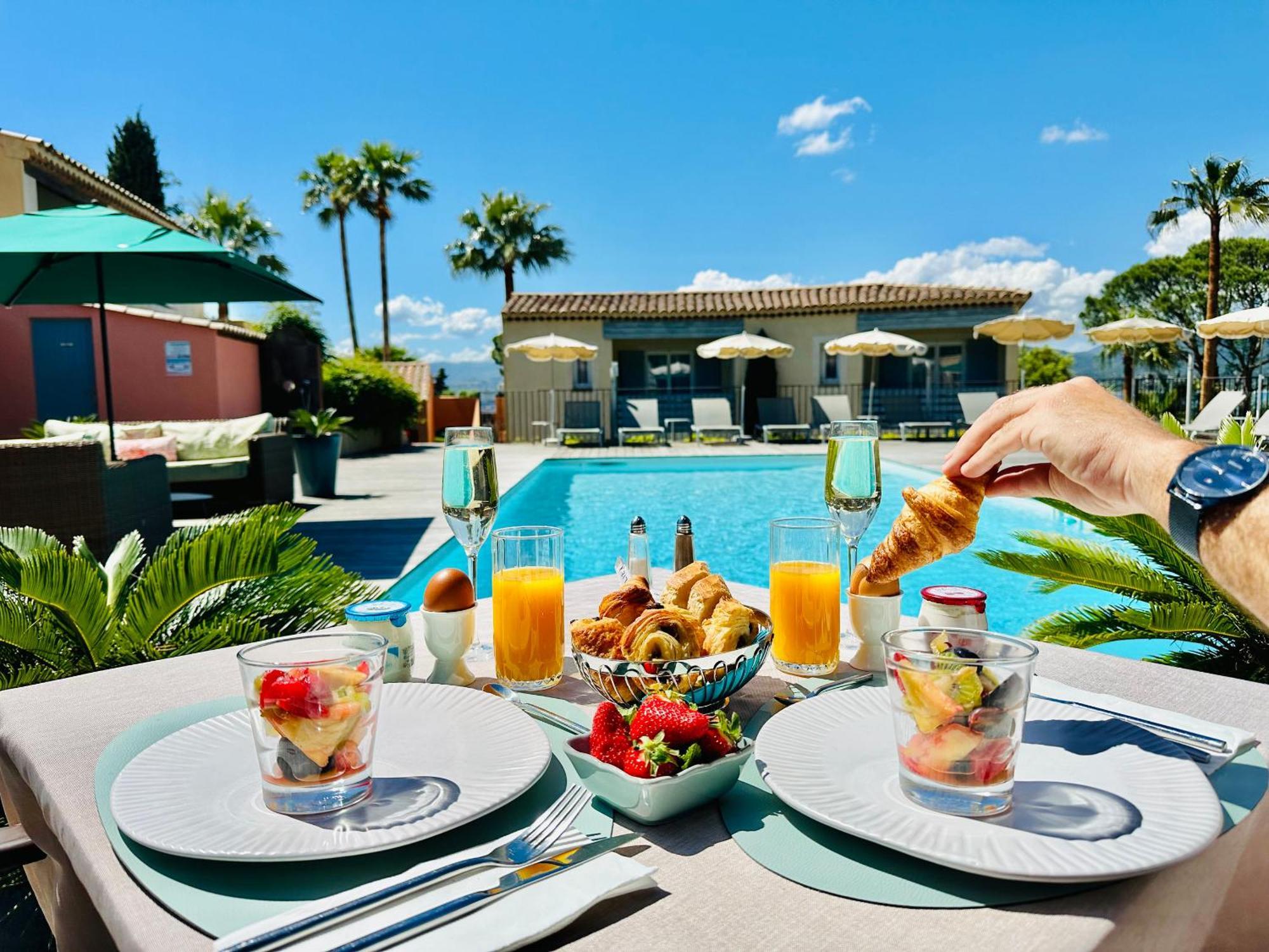 Les Capucines Saint Tropez Hotell Gassin Exteriör bild